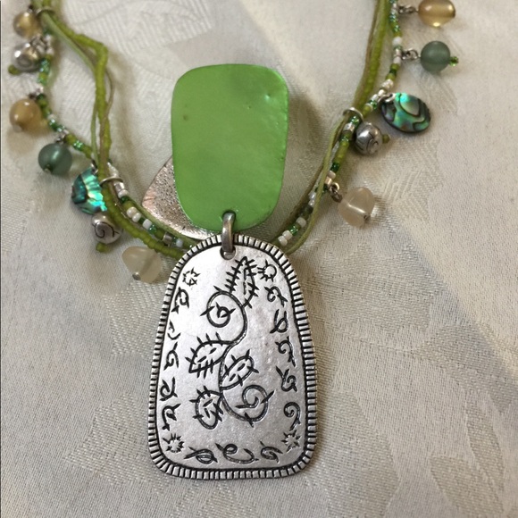 COLDWATER CREEK Signed Green Shell & Abalone Necklace - Picture 4 of 9
